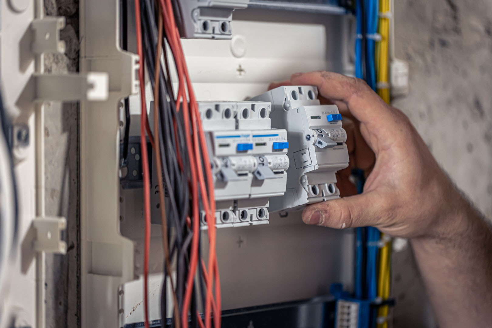 travaux installation electrique intervention artisan electricien entreprise emsl sarlat dordogne 6